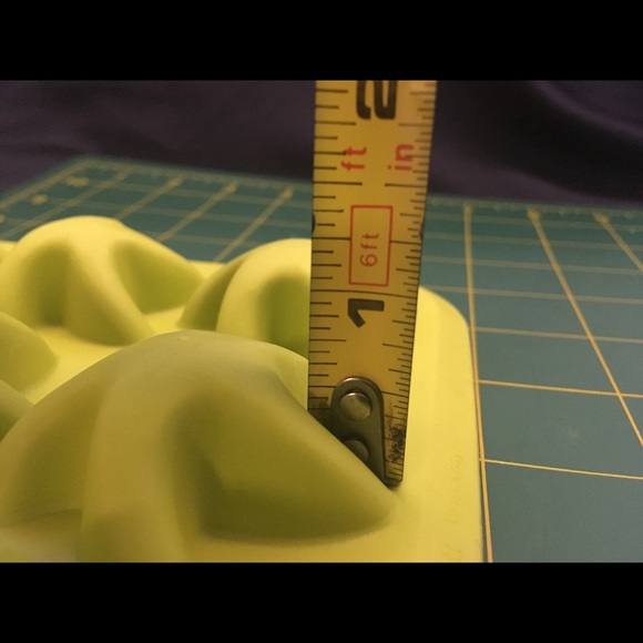 Two IKEA Candy Butter Water Molds Starfish Fish - Picture 4 of 8